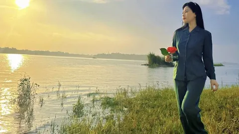 Thượng tá, NSƯT Hương Giang thể hiện xúc động ca khúc “Nỗi niềm của mẹ”