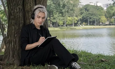 NGUYỄN ĐÌNH MẠNH: “MỘT CA KHÚC CẦN CHẠM ĐẾN CẢM XÚC TRƯỚC KHI CHẠM ĐẾN XU HƯỚNG”