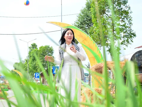 Video: NSƯT Hương Giang thể hiện thành công ca khúc "Nơi Tình Người Lan Xa"