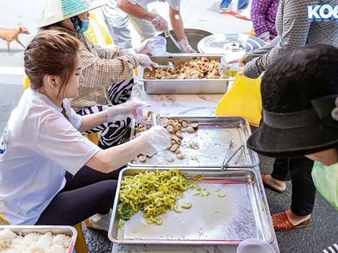 Những bữa cơm tình nghĩa, niềm an ủi cho bệnh nhân nơi bệnh viện