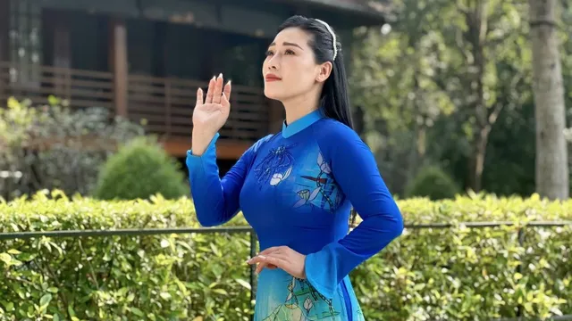 NSƯT Hương Giang thể hiện tinh tế, xúc động ca khúc “Lời Bác dặn trước lúc đi xa”